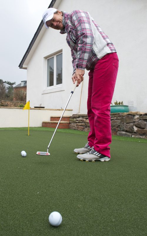 Former British Number One Installs Huxley Golf Putting Green
